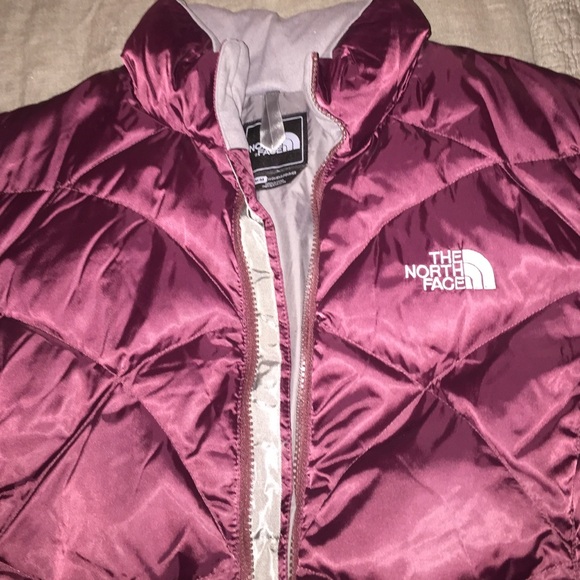 The North Face 550 Maroon/Burgundy Puffer Jacket - Picture 2 of 3